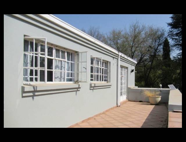 6 BEDROOM GATED ESTATE FOR SALE IN STRATHAVON